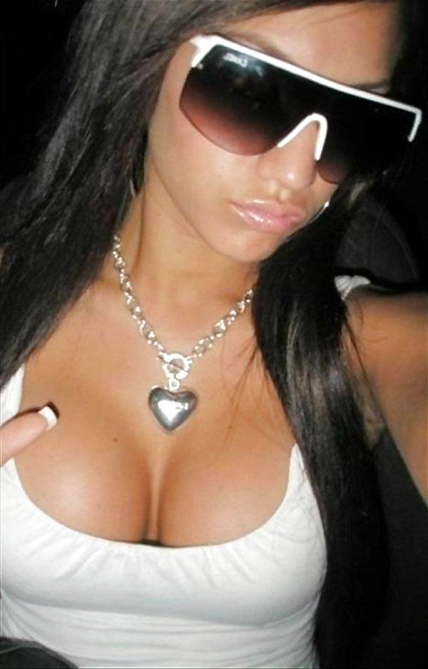 20P Clothed busty beauties 1 (non nude)