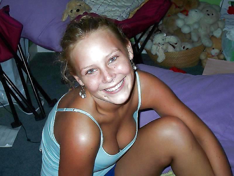 20P Clothed busty beauties 1 (non nude)