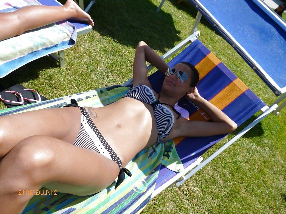 14P Romanian girl: Larisa