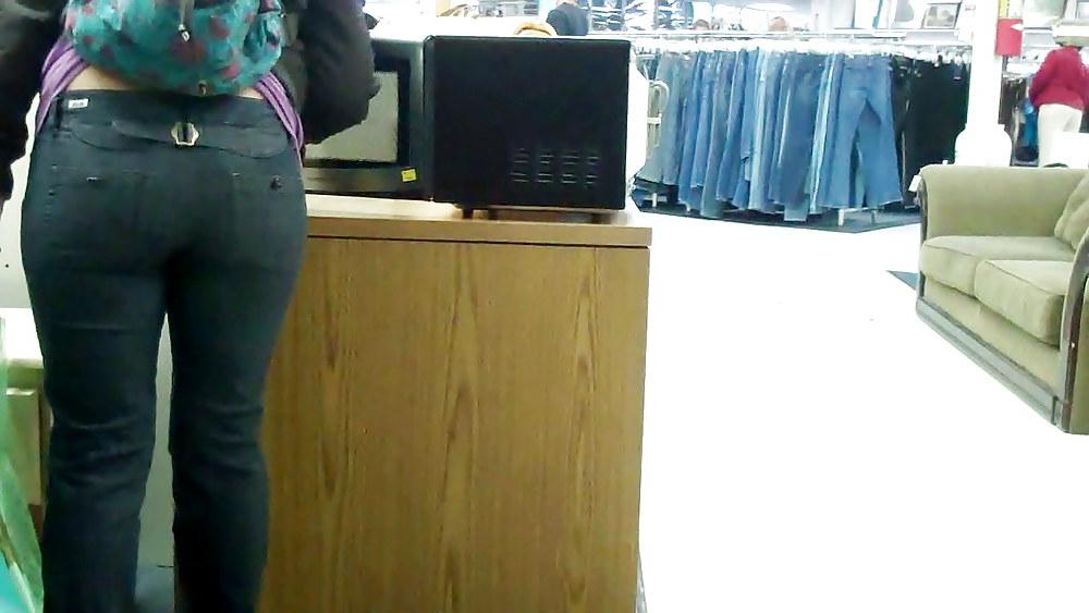 12P Brunette with Sexy bubble Butt