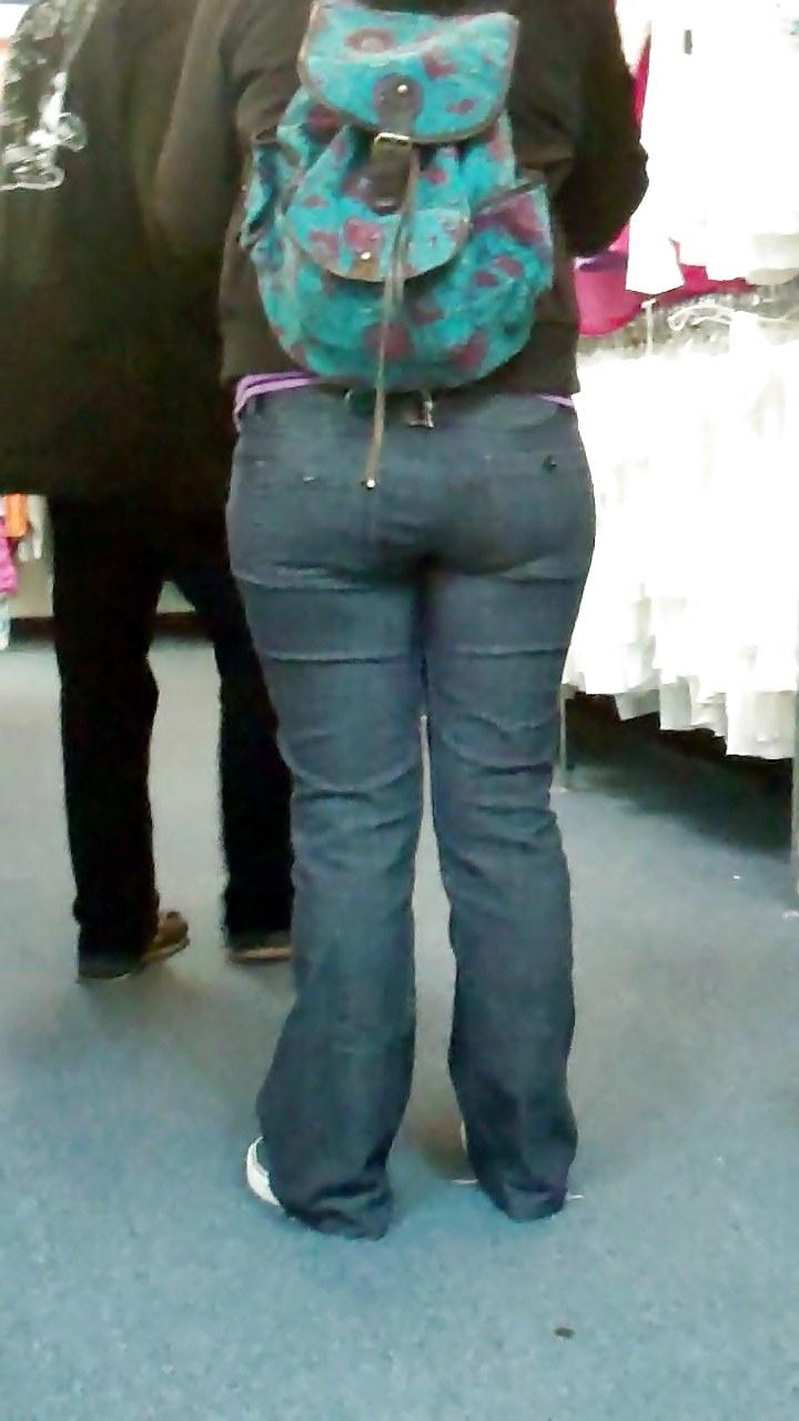 12P Brunette with Sexy bubble Butt