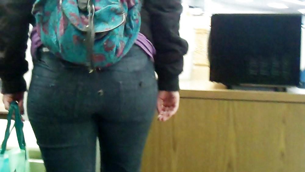 12P Brunette with Sexy bubble Butt
