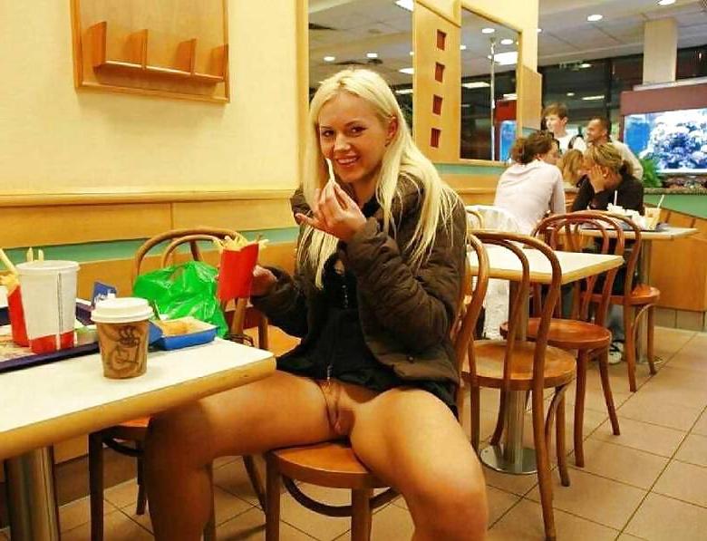 15P Upskirt No Pants 4