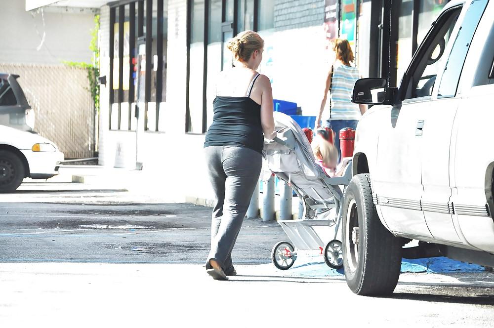 11P Chubby Butt in Yoga Pants