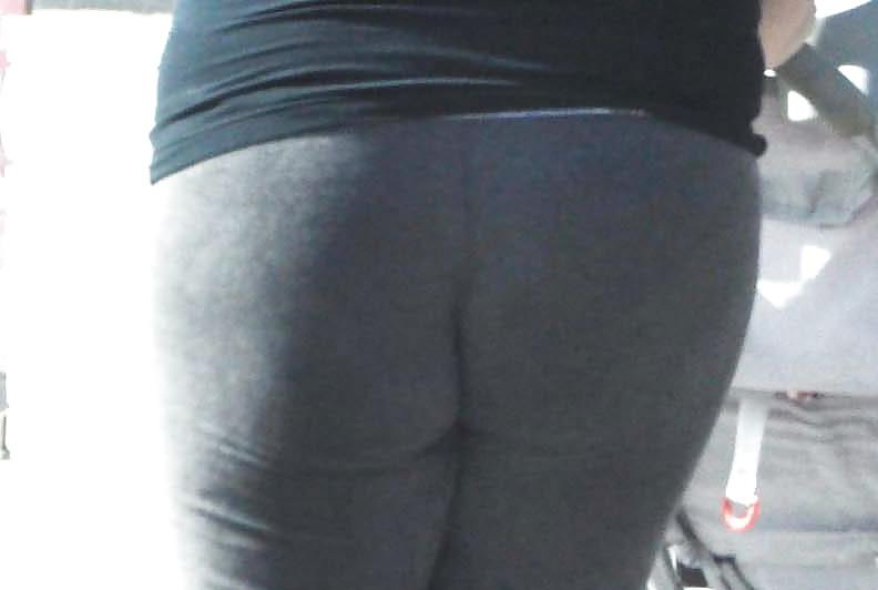 11P Chubby Butt in Yoga Pants