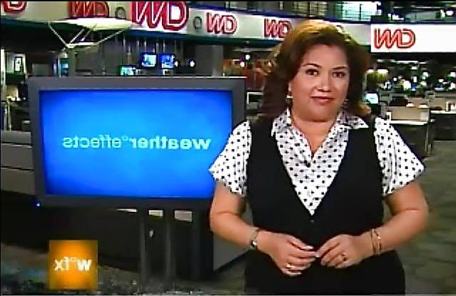 10P Mary Ramos CNN reporter - Non nude