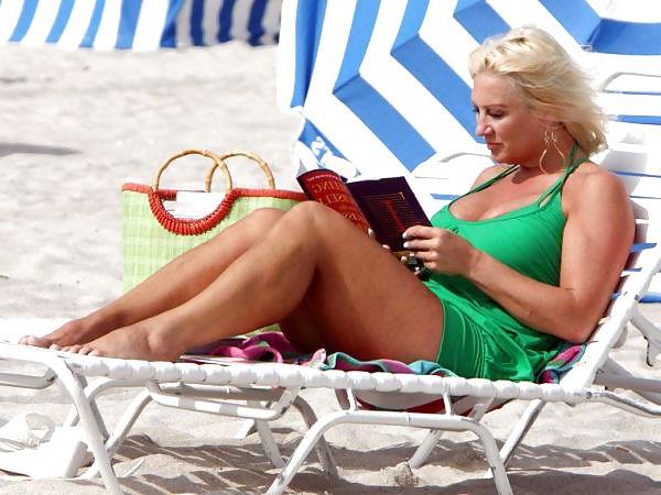25P Linda Hogan & Daughter Brooke Hogan 