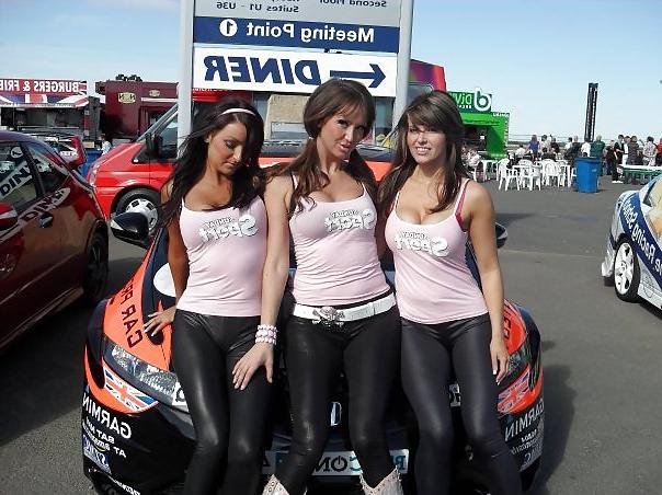 25P Facebook Sluts in hot leggings 8