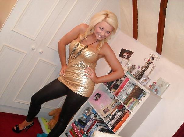 25P Facebook Sluts in hot leggings 9