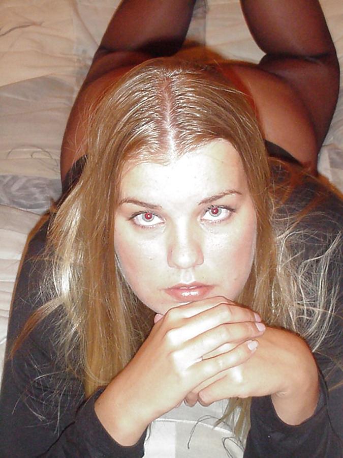 22P Amateur lady Johanna Pantyhose tease