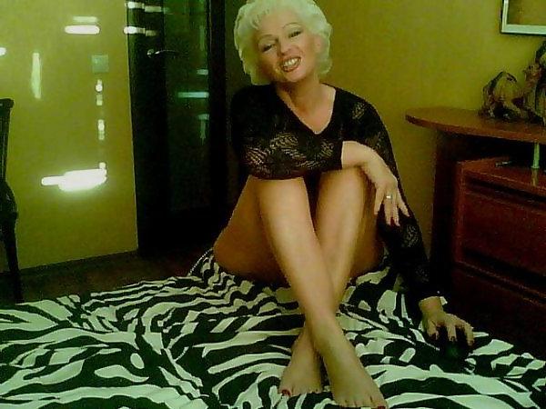 15P CUMSHOTS ON LADY