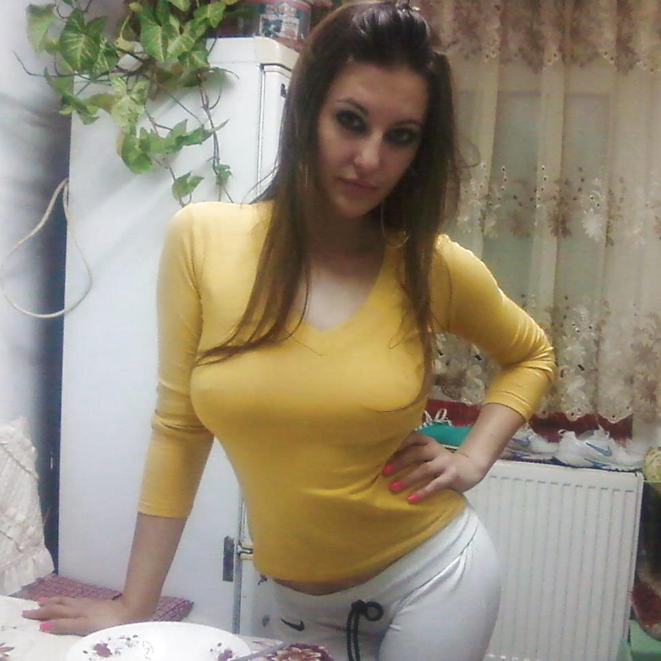 8P Romanian girl: simona
