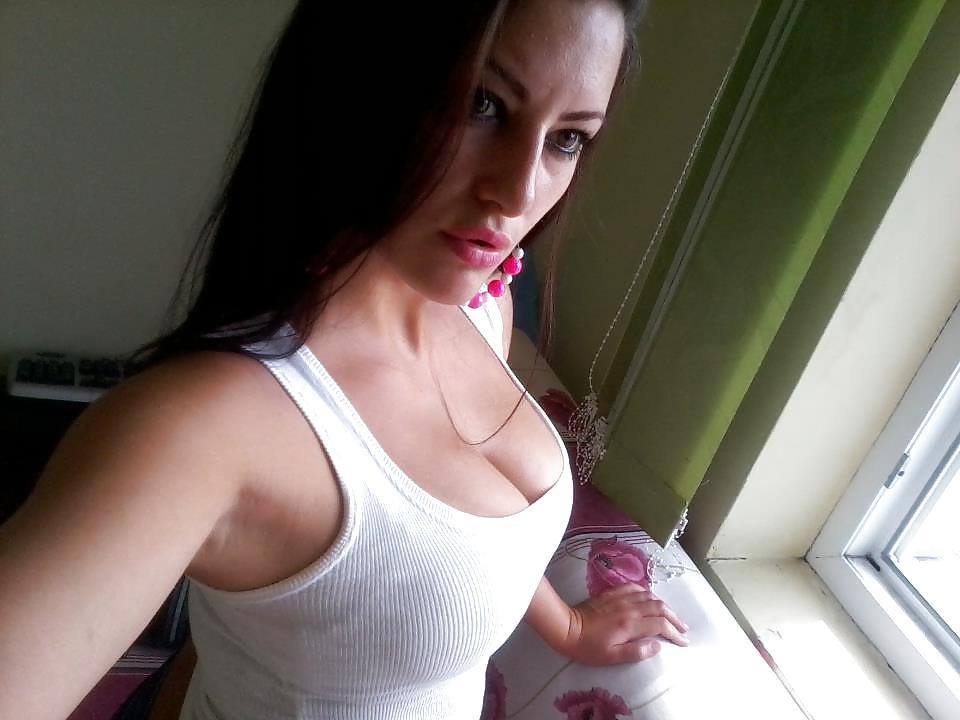 8P Romanian girl: simona