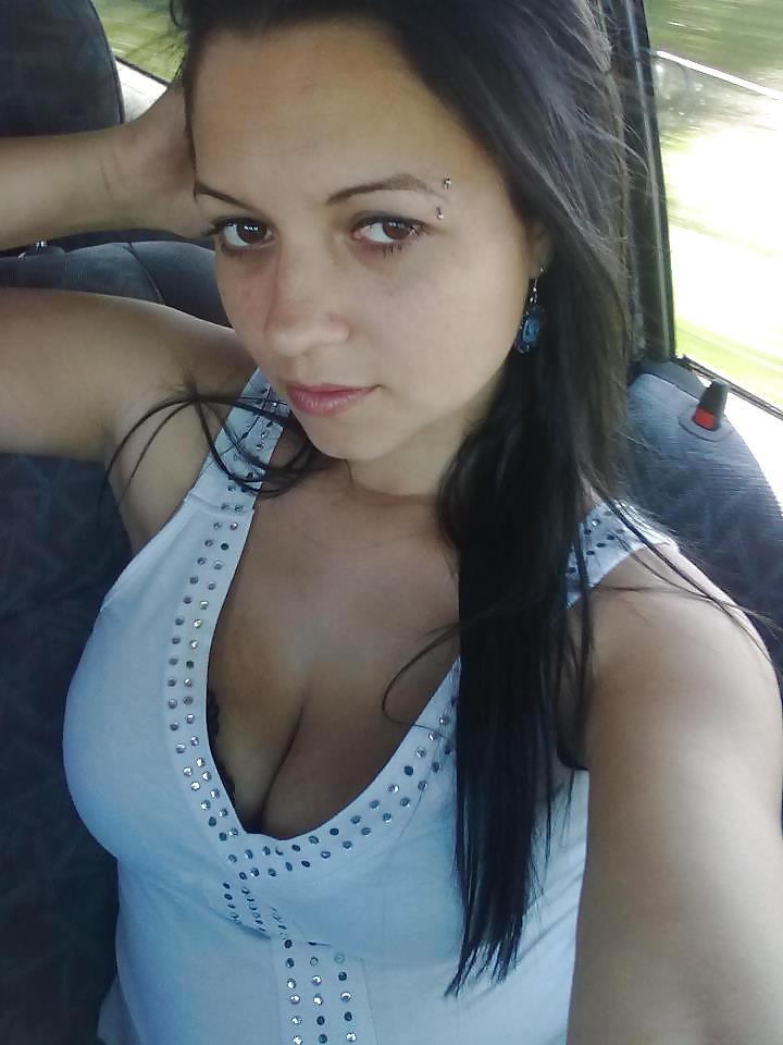10P Romanian girl: Lucia