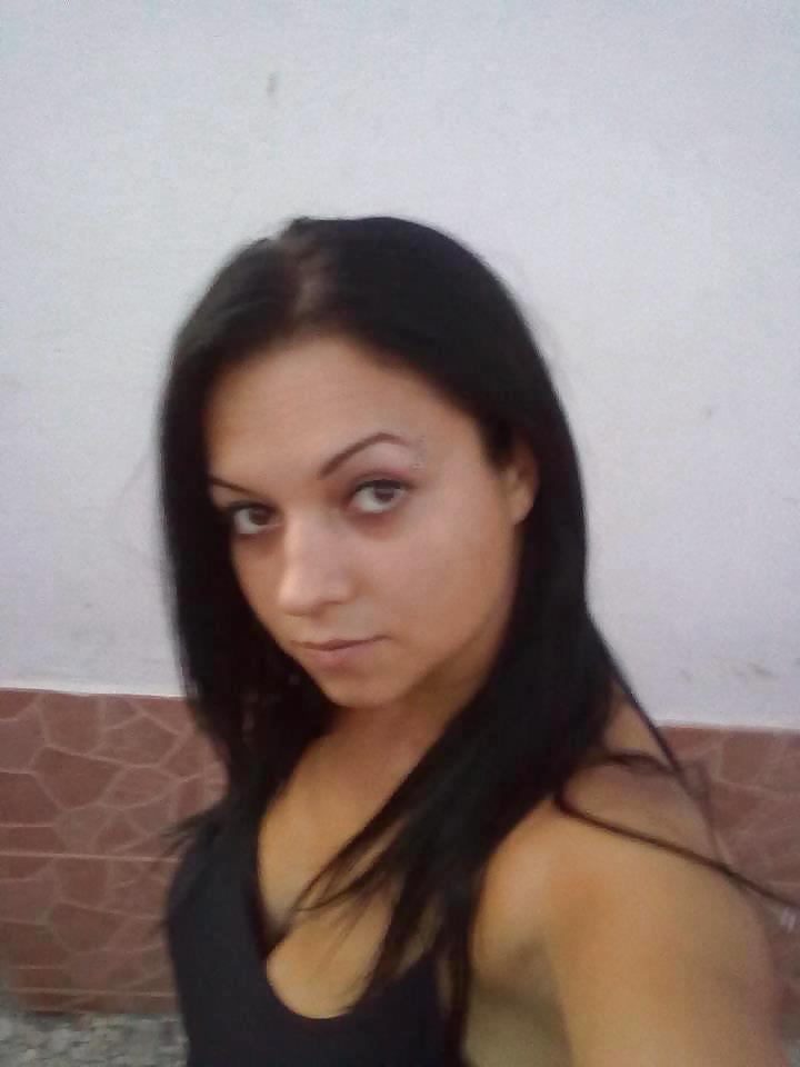 10P Romanian girl: Lucia