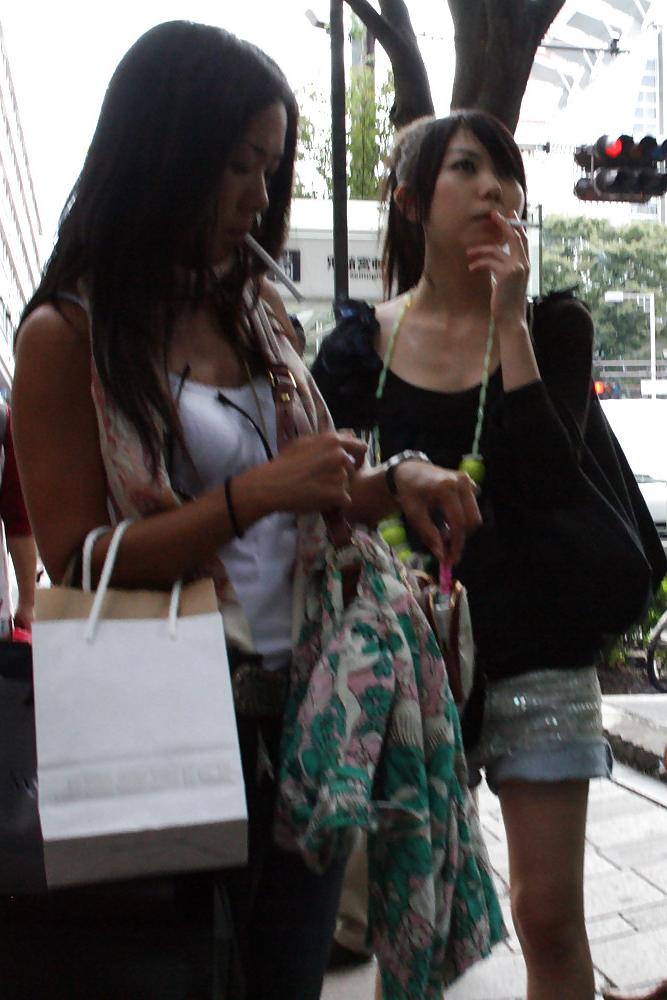 25P Smoking 011 - Asian Candids (Mostly Japanese)