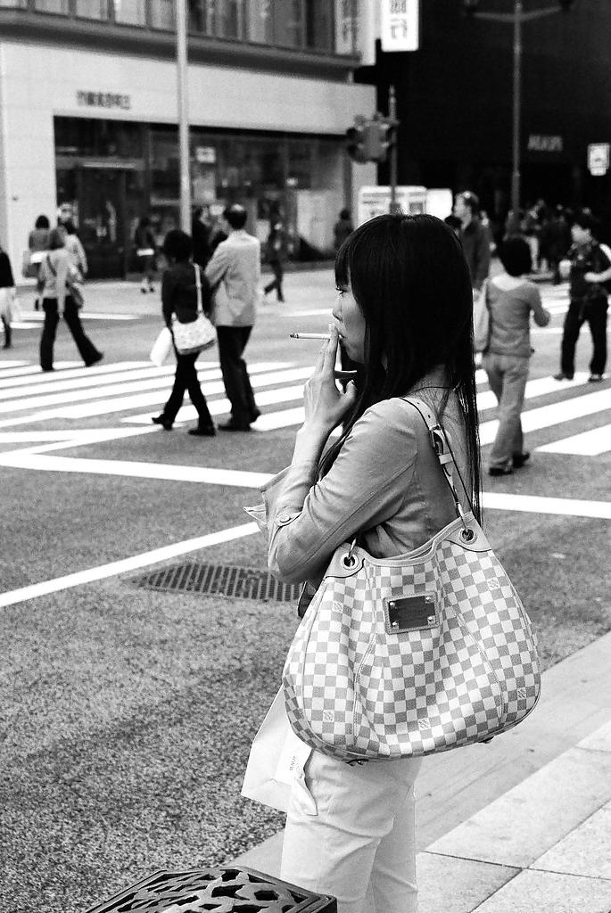 25P Smoking 011 - Asian Candids (Mostly Japanese)