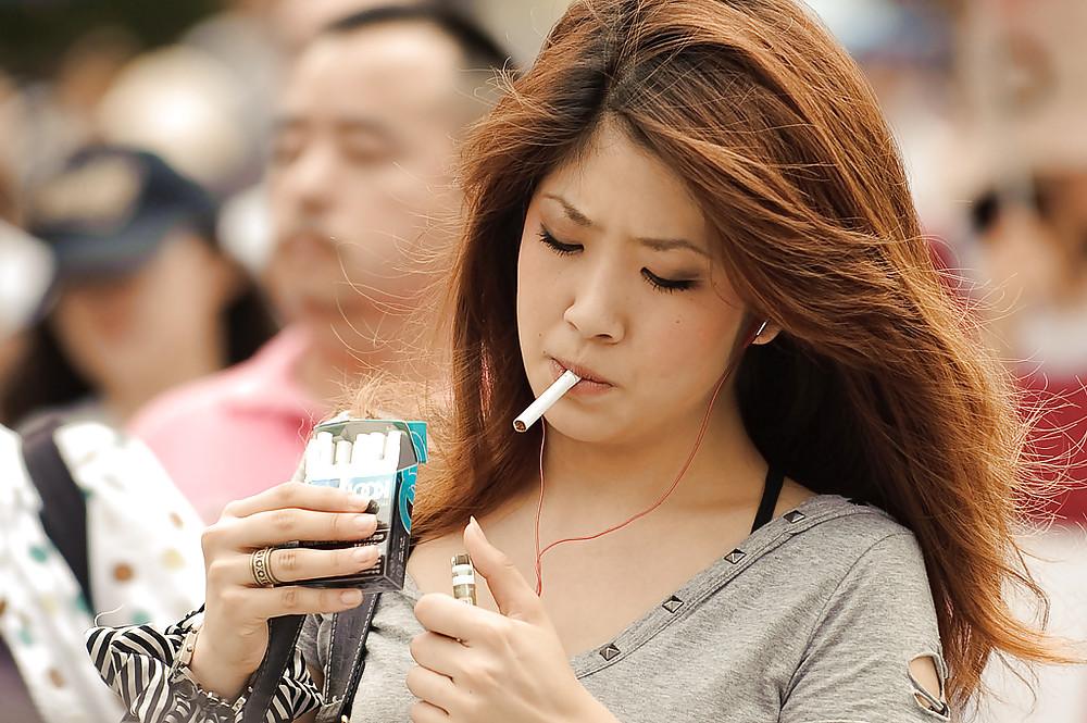 25P Smoking 011 - Asian Candids (Mostly Japanese)