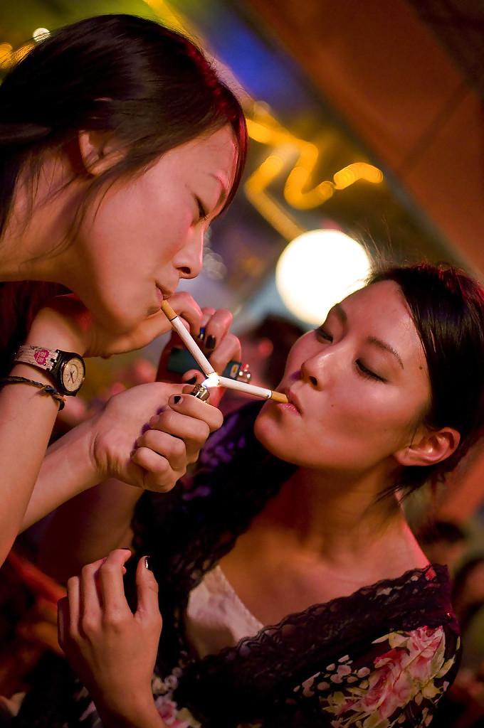 25P Smoking 011 - Asian Candids (Mostly Japanese)