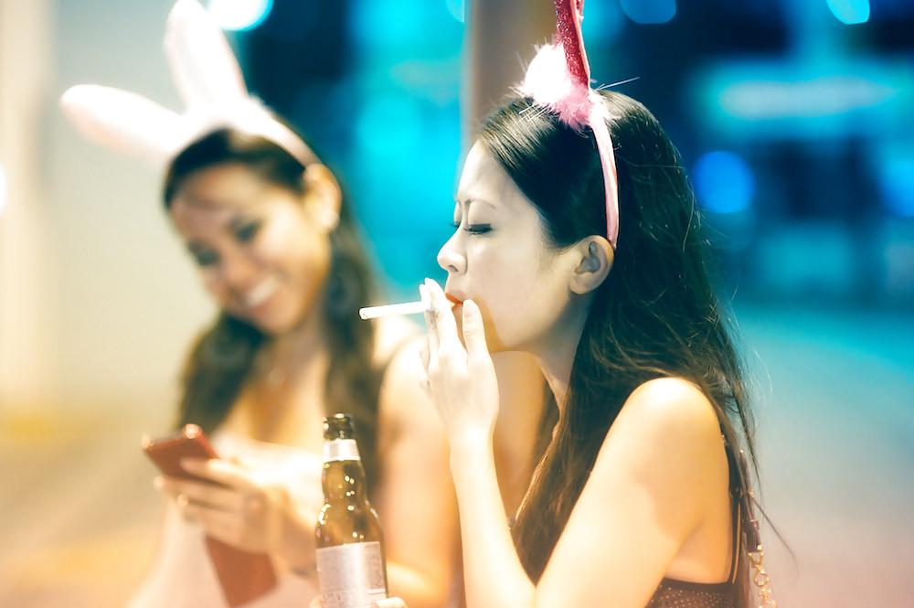 25P Smoking 011 - Asian Candids (Mostly Japanese)
