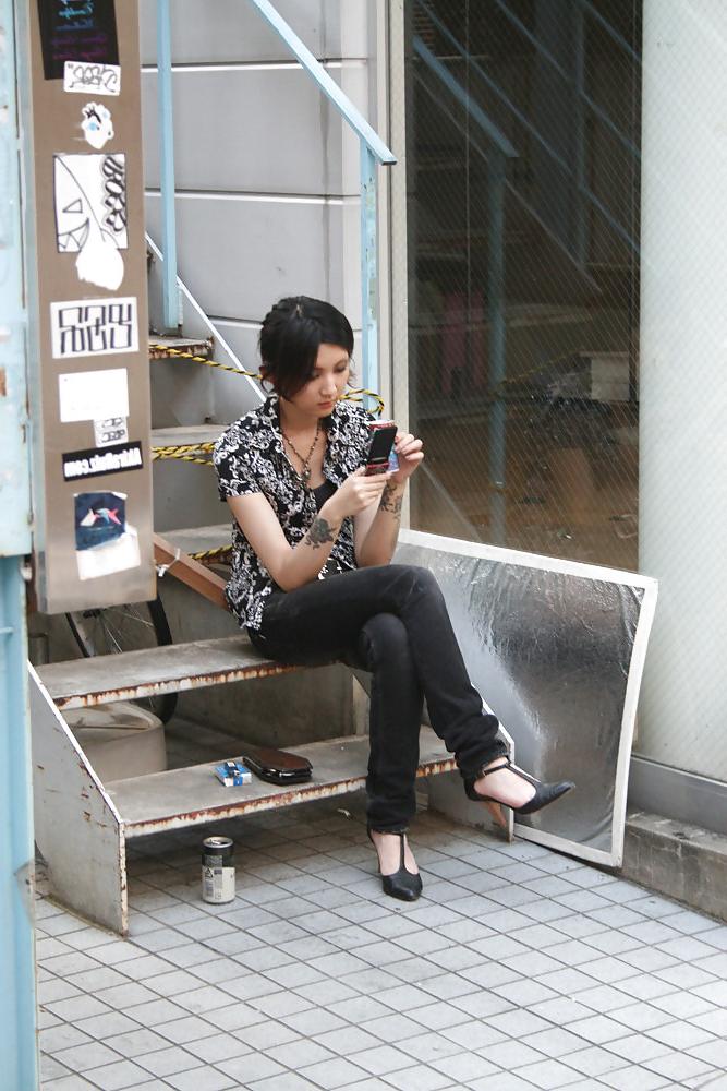 25P Smoking 011 - Asian Candids (Mostly Japanese)