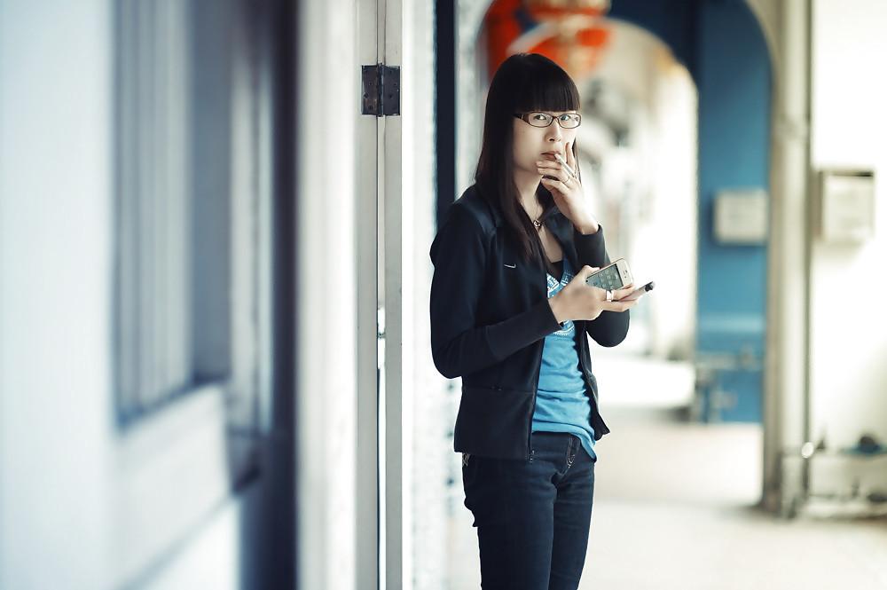 25P Smoking 011 - Asian Candids (Mostly Japanese)