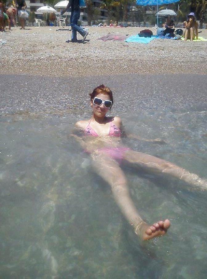 10P Romanian woman: Laura