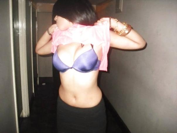 12P Indian Facebook chick (non nude)