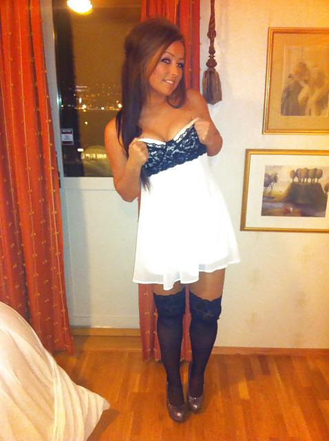25P Legs, high heels, lots of photos 3