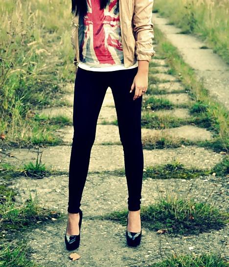 25P Legs, high heels, lots of photos 3