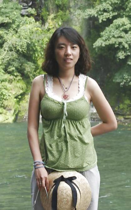25P Would you stick your dick in this asian sextoy? 