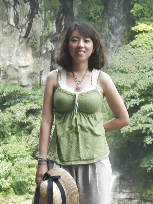 25P Would you stick your dick in this asian sextoy? 