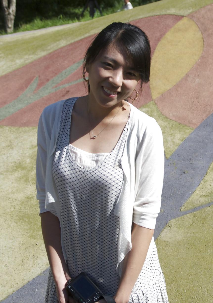 25P Would you stick your dick in this asian sextoy? 