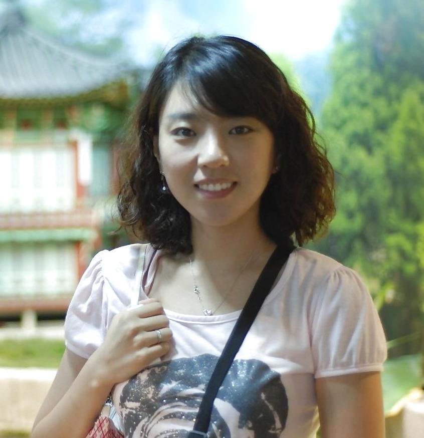 25P Would you stick your dick in this asian sextoy? 