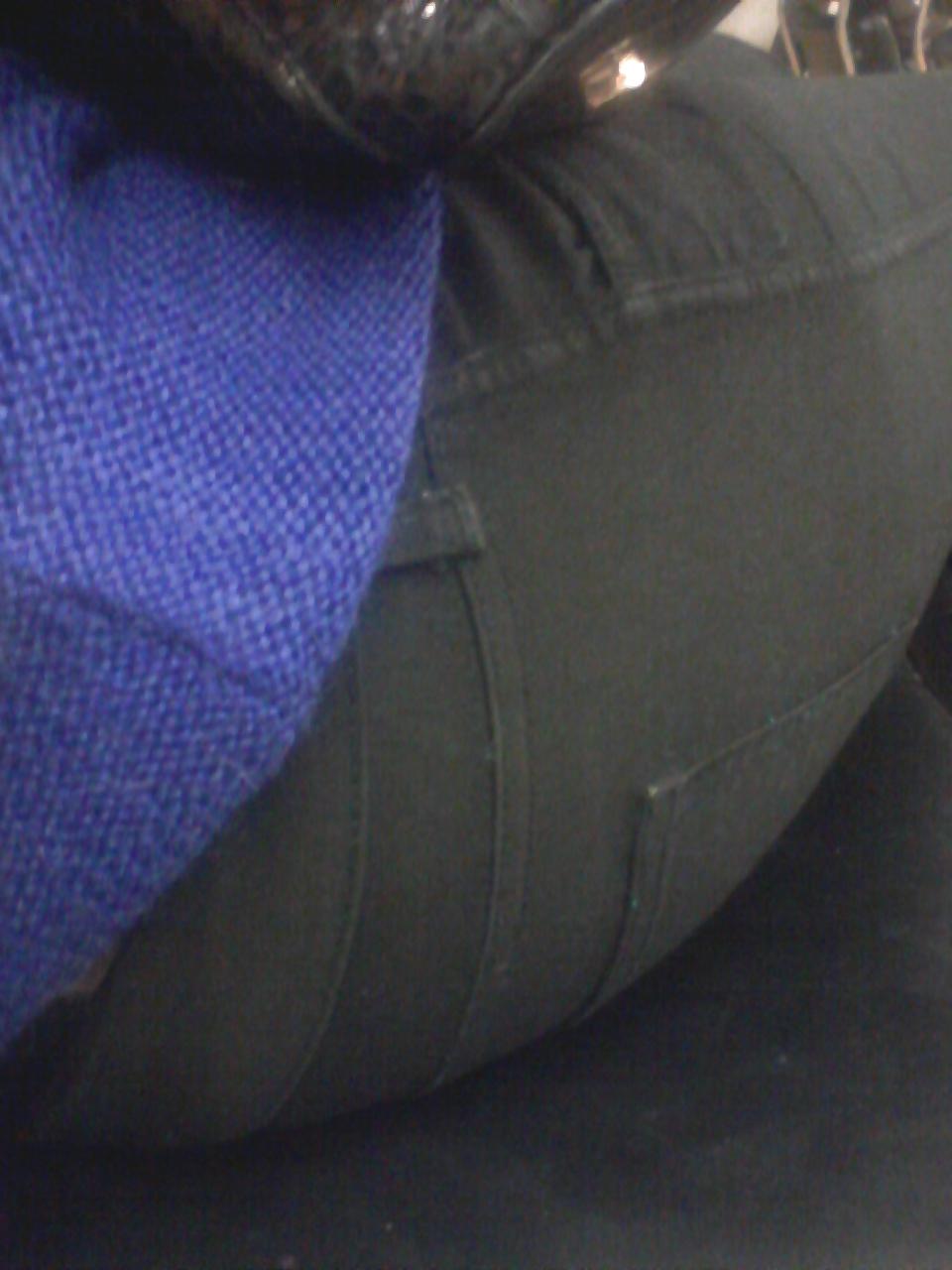 10P Sexy black girl at the Airport