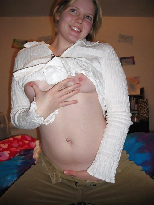12P Amateur blonde fingering herself