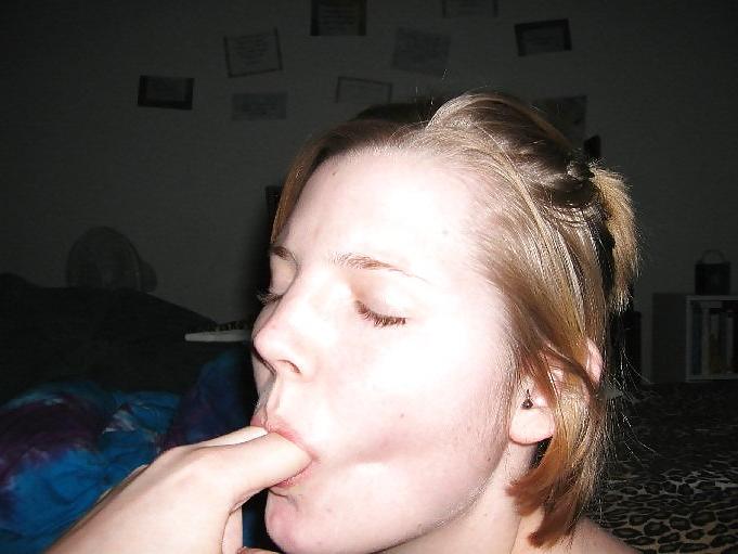 12P Amateur blonde fingering herself