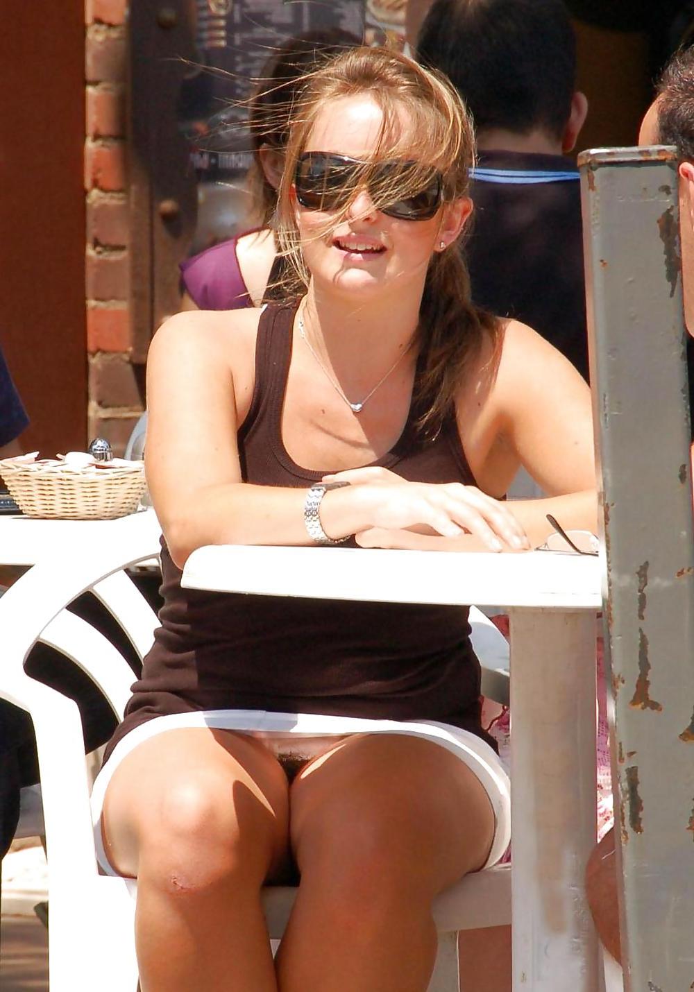 25P Beautiful upskirt