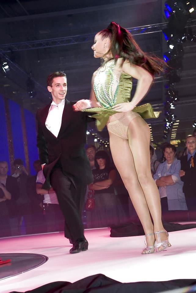 25P Pantyhose upskirts
