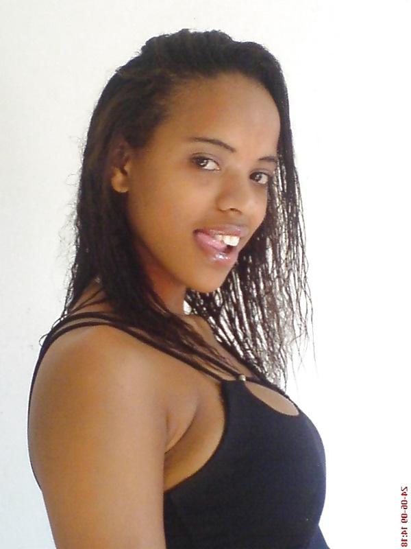 25P Babes in slums of Rio.
