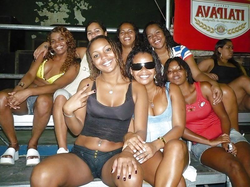 25P Babes in slums of Rio.