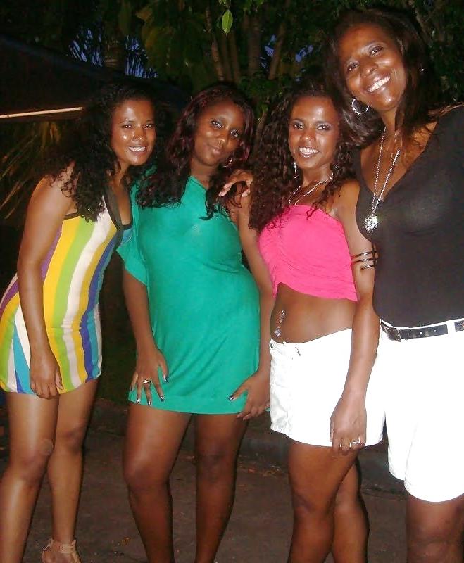 25P Babes in slums of Rio.