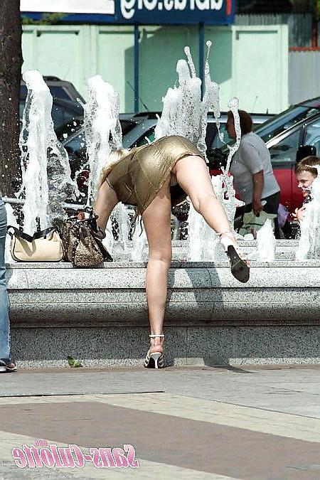 25P Höschenloser Upskirt