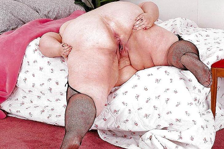 25P Mature BBWs in stockings II