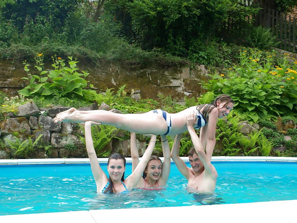 24P Wild vacation girls