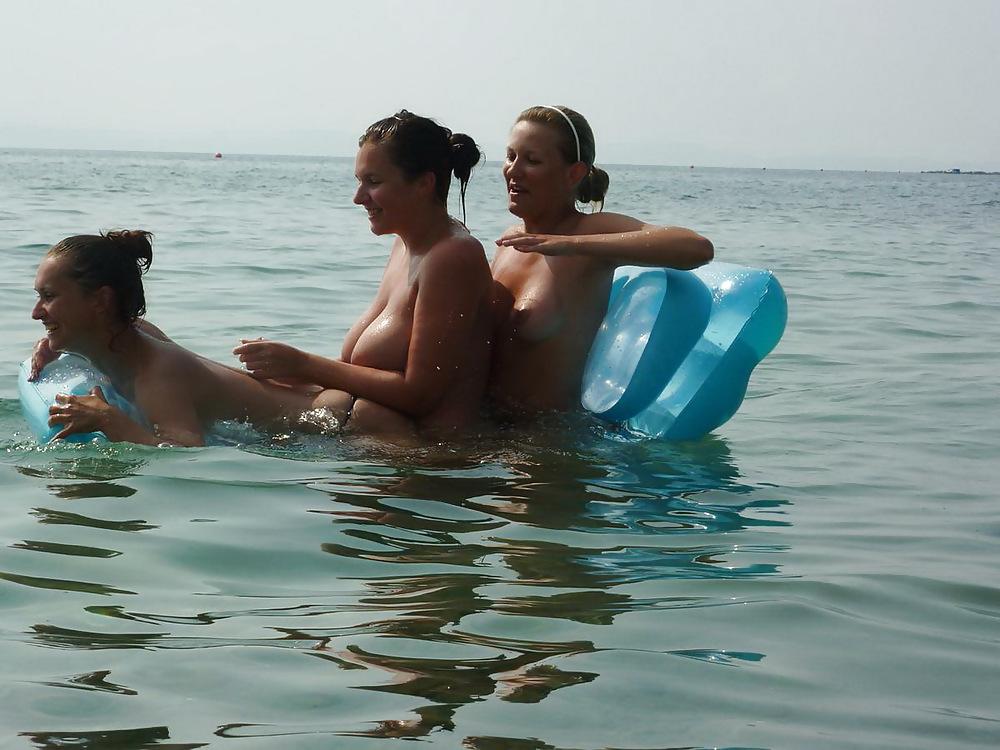 24P Wild vacation girls