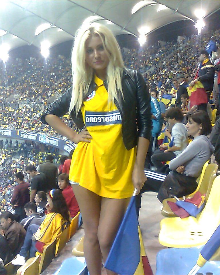 13P Romanian girl: Mirela