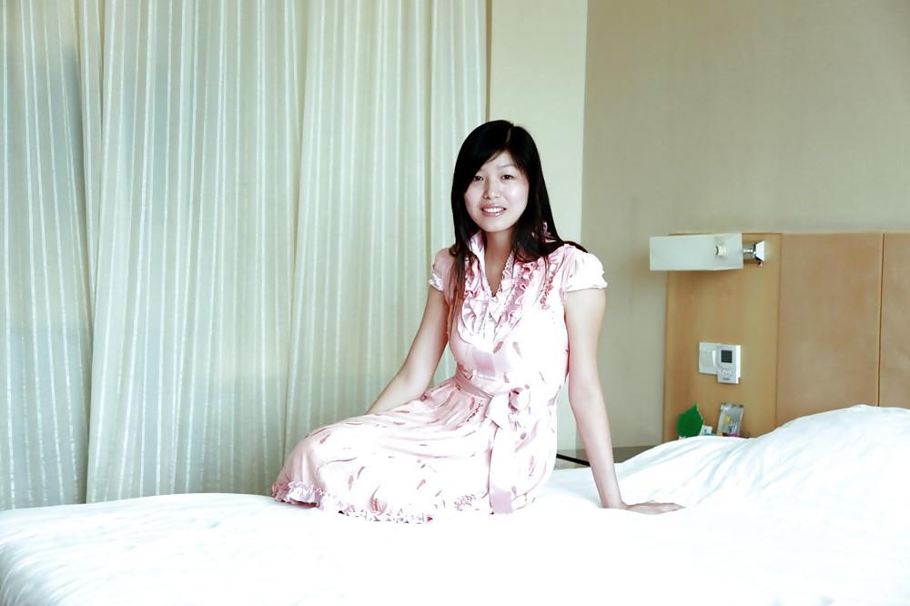 25P Süße asiatische Frau