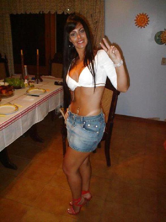 9P Greek girl: Valia