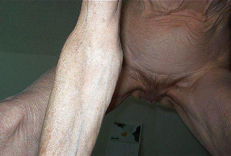 24P EXTREMELY SKINNY AND VERY OLD HAIRY GRANNY